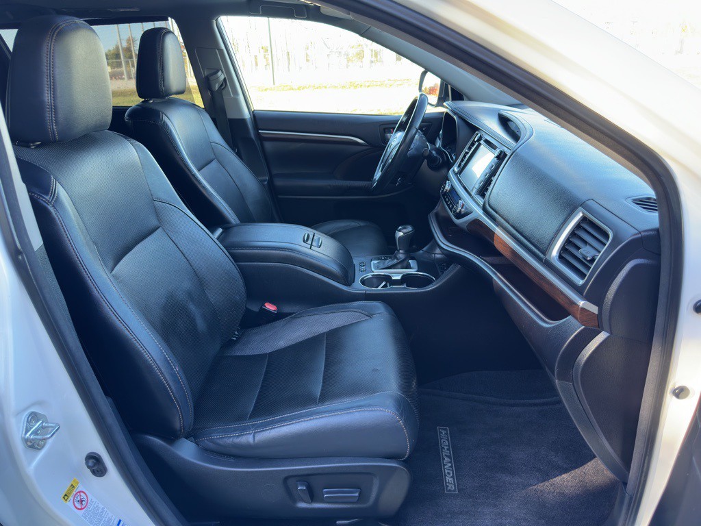 2015 Toyota Highlander Image 17