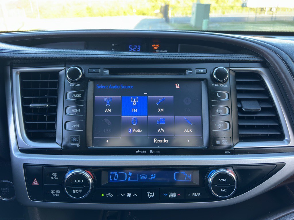 2015 Toyota Highlander Image 30