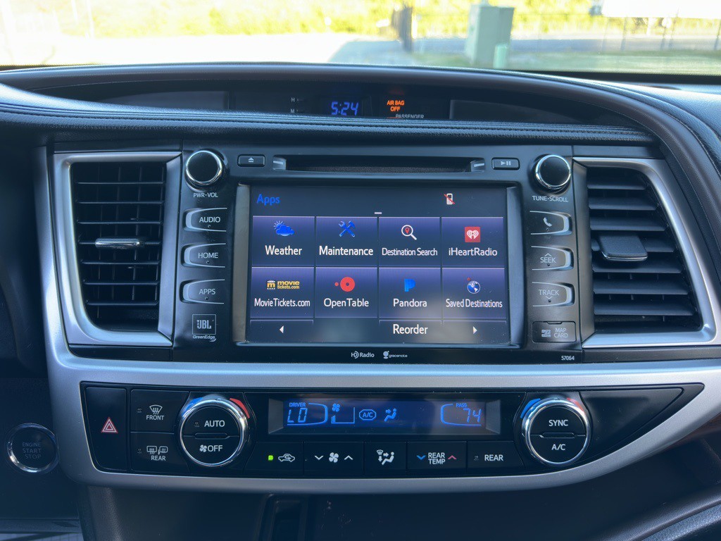 2015 Toyota Highlander Image 32