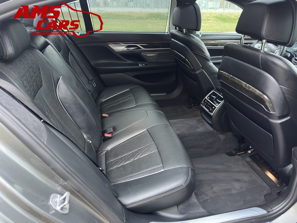 2018 BMW 7 Series Image 13