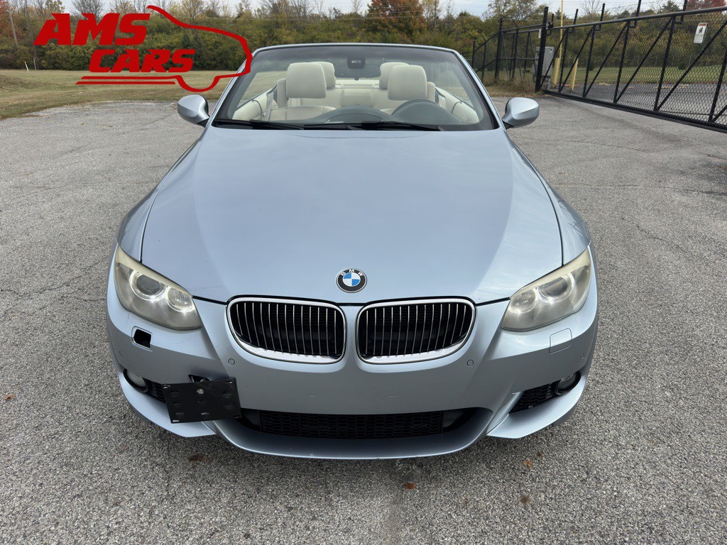 2011 BMW 3 Series Image 2