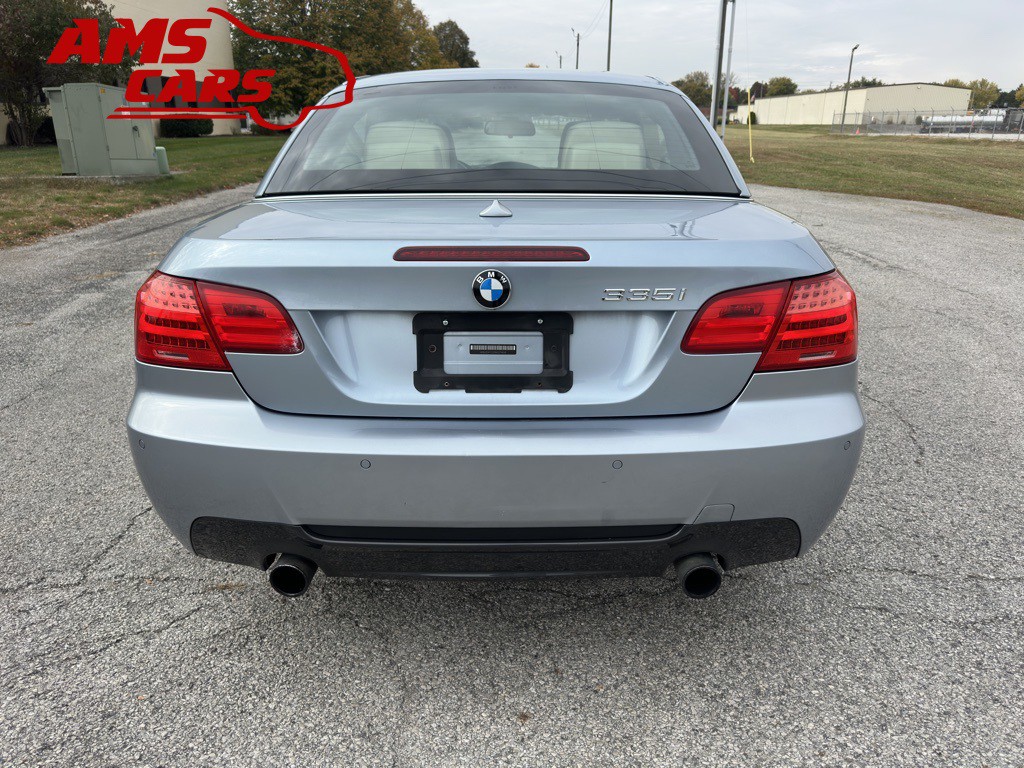 2011 BMW 3 Series Image 11