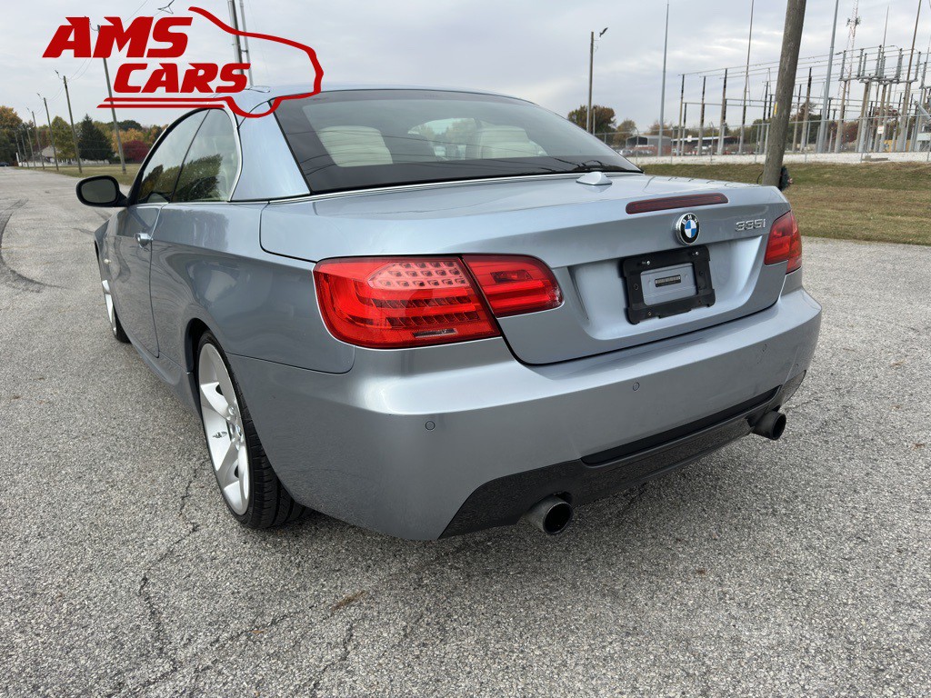 2011 BMW 3 Series Image 12