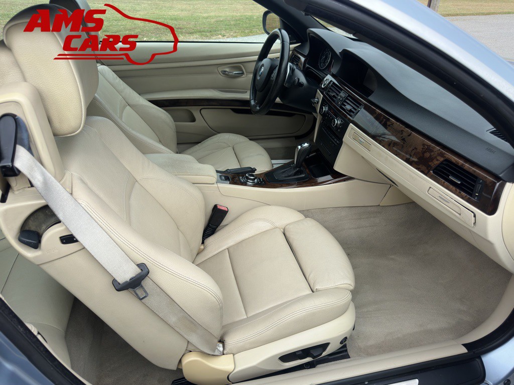 2011 BMW 3 Series Image 17