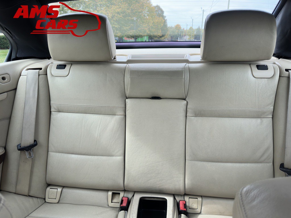 2011 BMW 3 Series Image 19