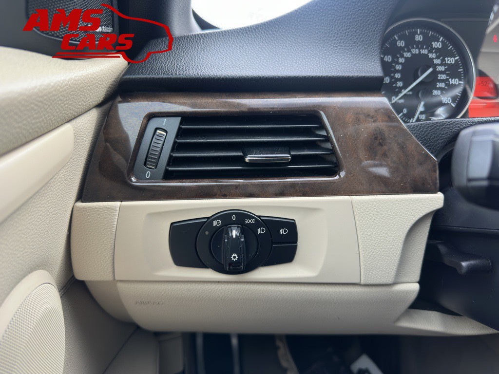 2011 BMW 3 Series Image 23