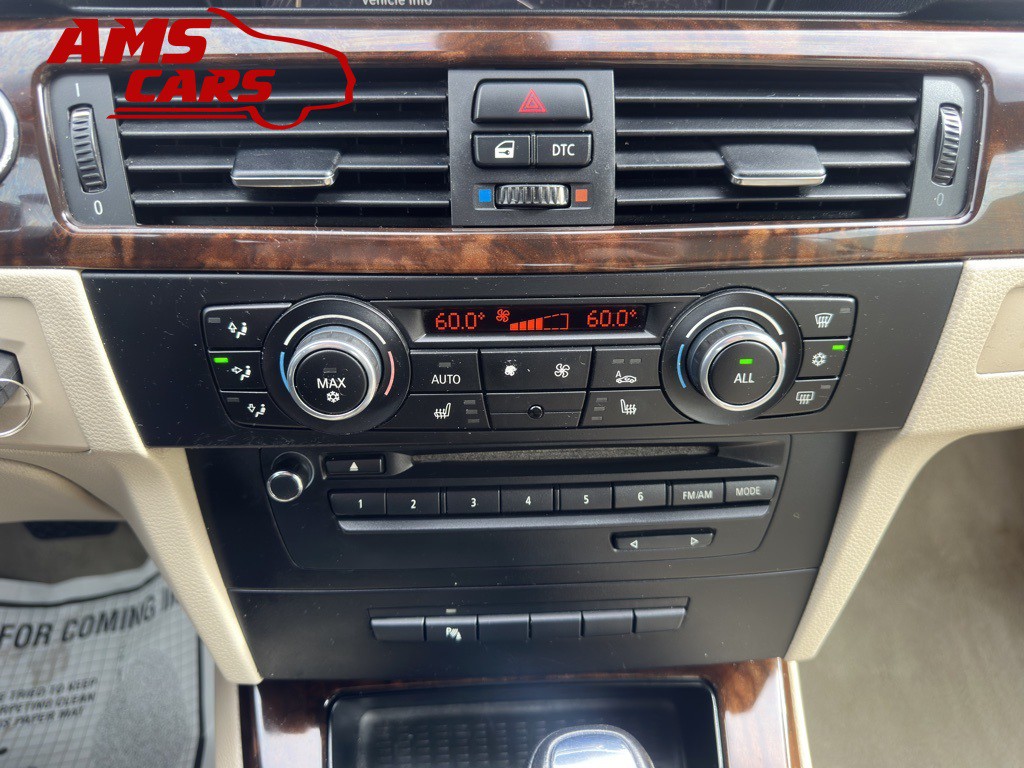 2011 BMW 3 Series Image 24