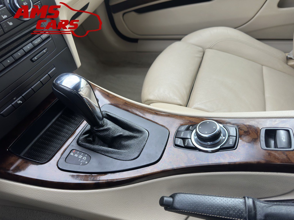 2011 BMW 3 Series Image 25