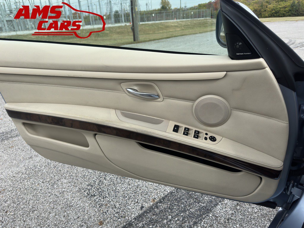 2011 BMW 3 Series Image 26