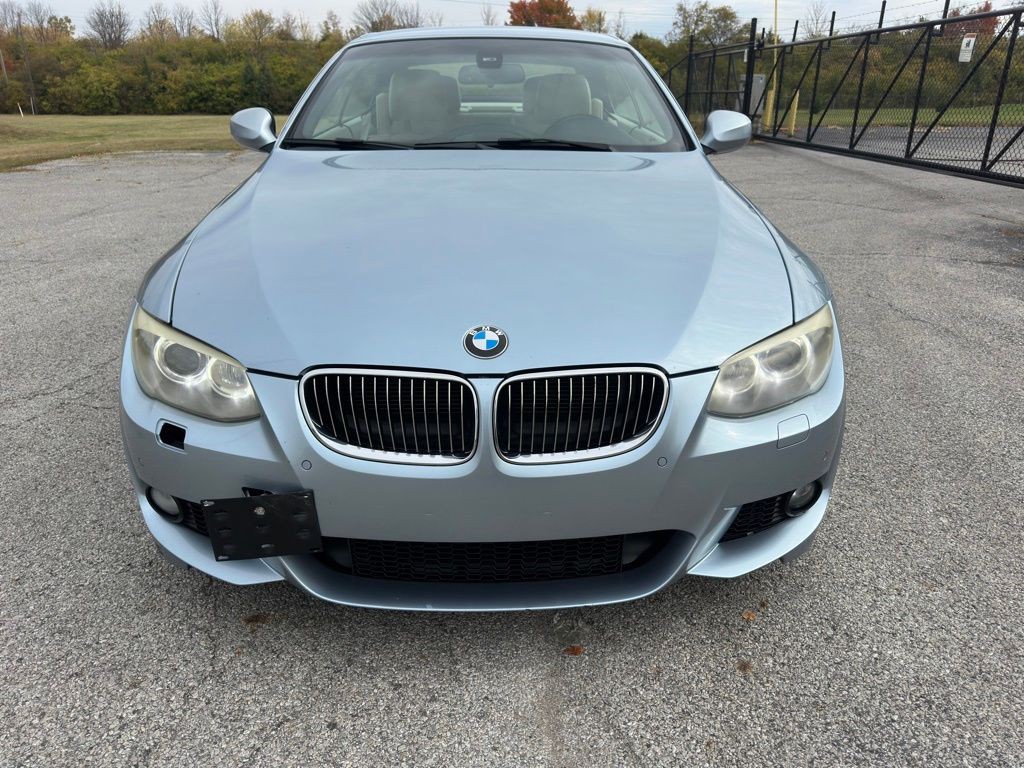 2011 BMW 3 Series Image 8