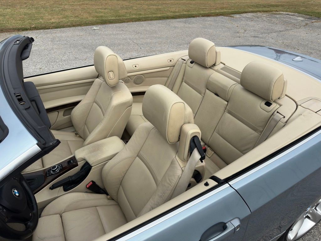 2011 BMW 3 Series Image 13