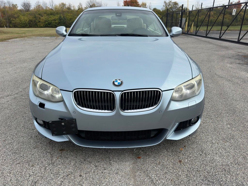 2011 BMW 3 Series Image 8