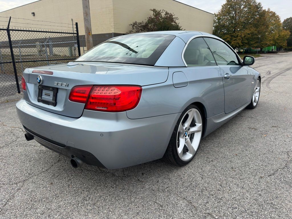 2011 BMW 3 Series Image 10