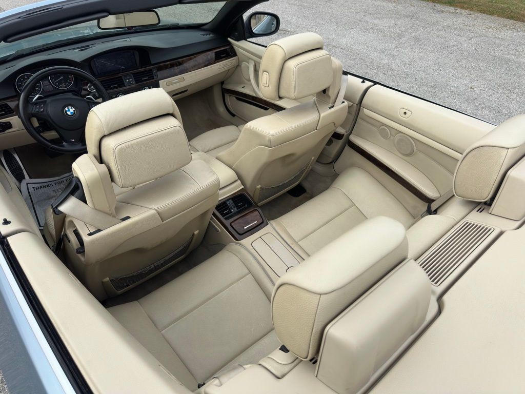 2011 BMW 3 Series Image 14