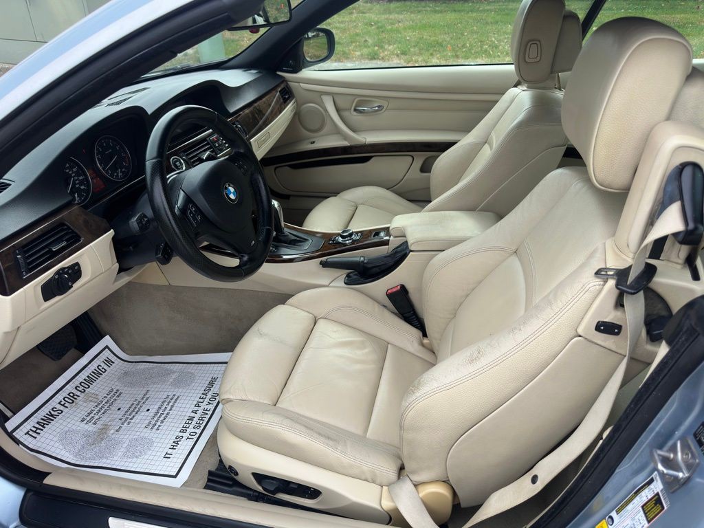 2011 BMW 3 Series Image 15