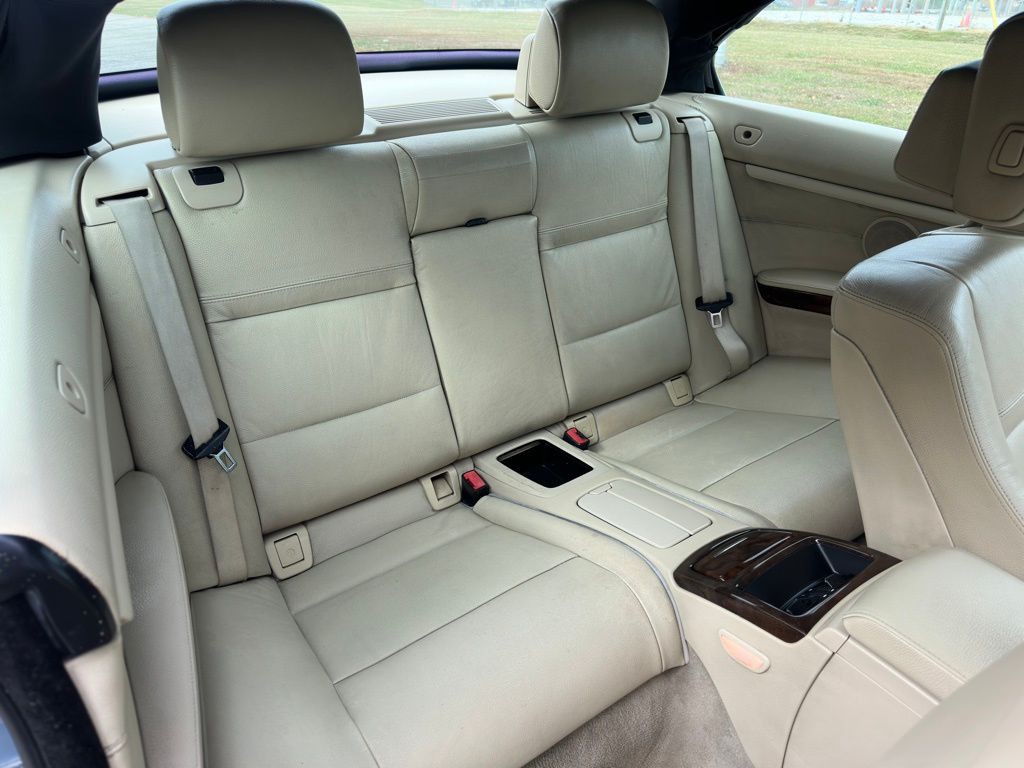 2011 BMW 3 Series Image 18