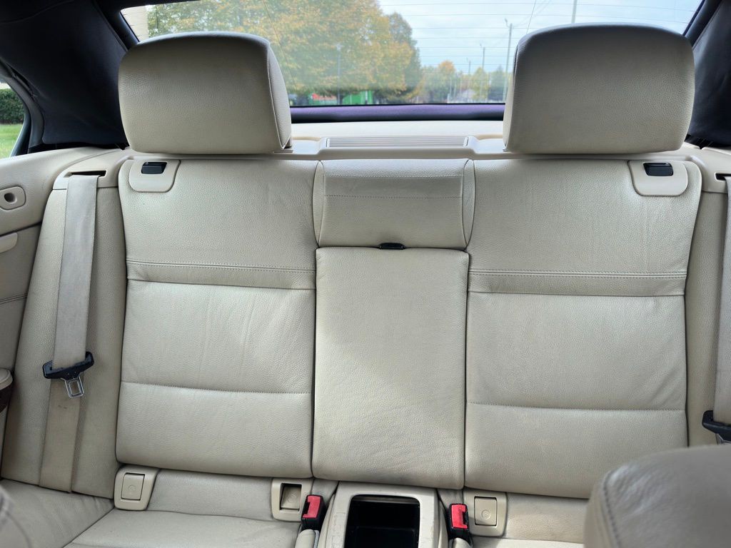 2011 BMW 3 Series Image 19