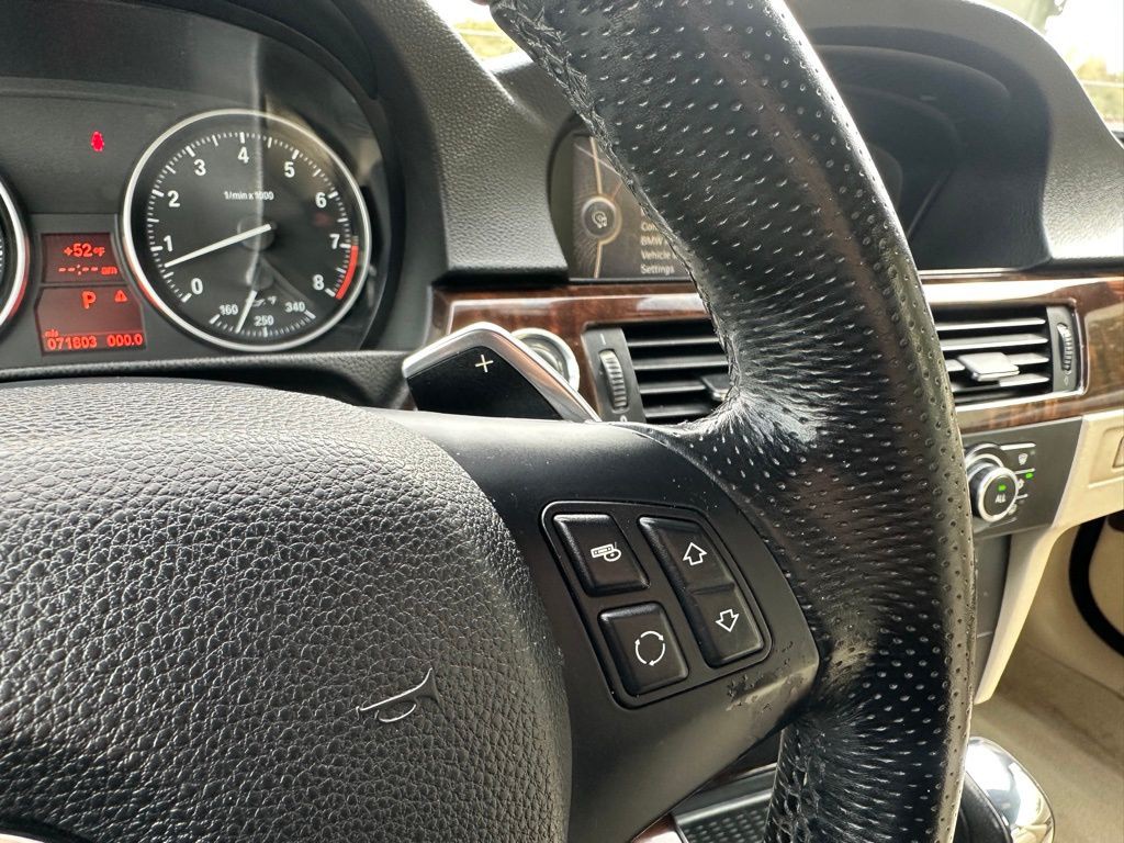 2011 BMW 3 Series Image 21