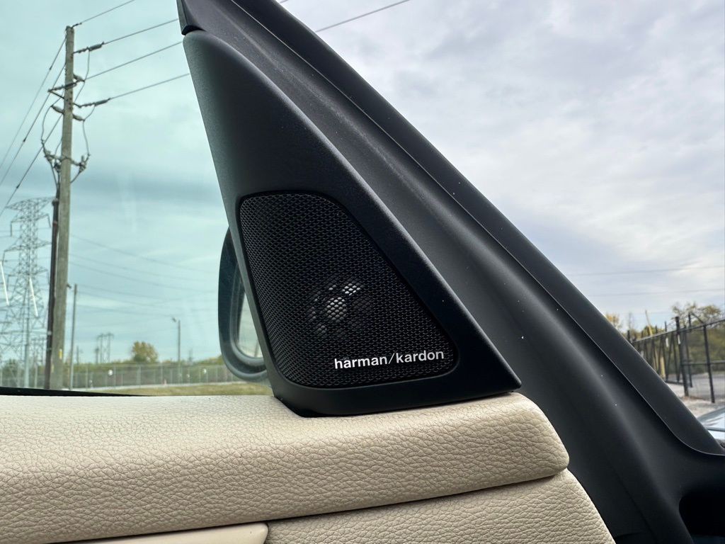 2011 BMW 3 Series Image 27