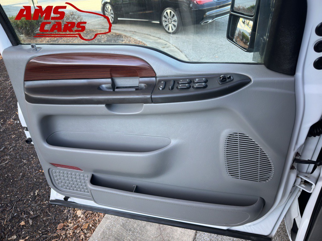 2005 Ford F-350 Image 24