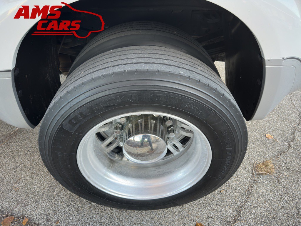 2005 Ford F-350 Image 30