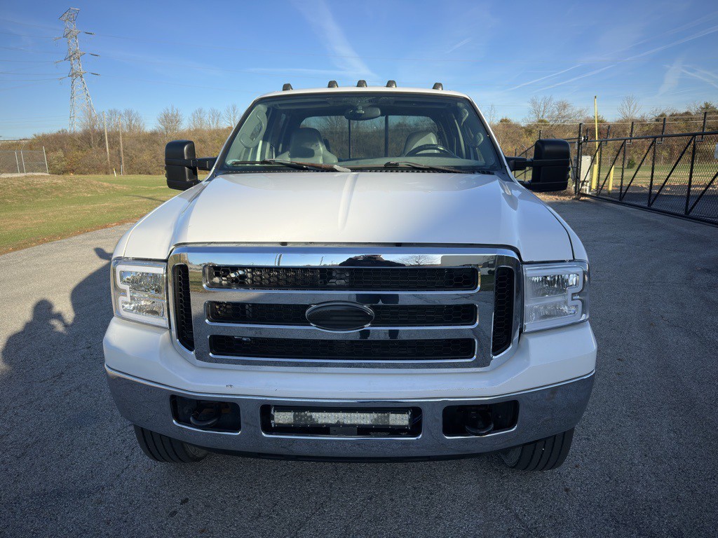 2005 Ford F-350 Image 2