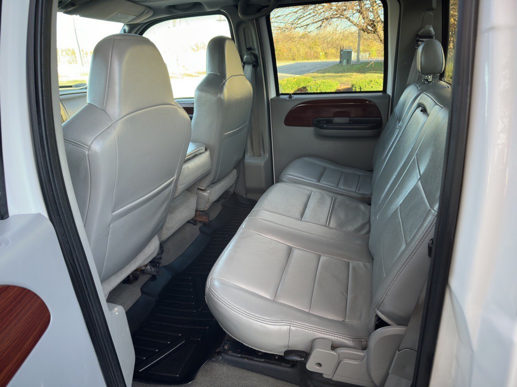 2005 Ford F-350 Image 11