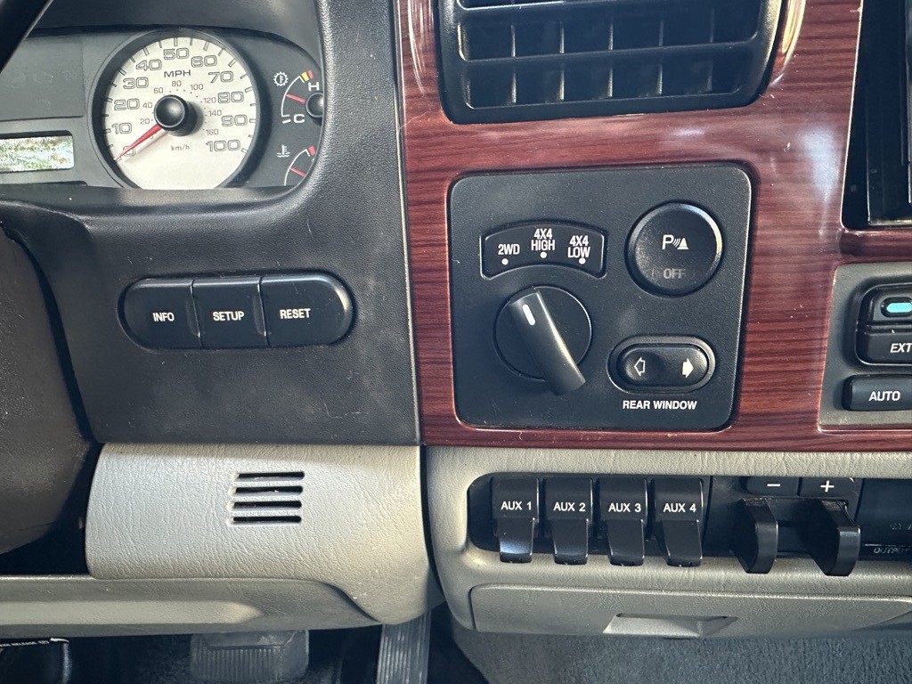 2005 Ford F-350 Image 20