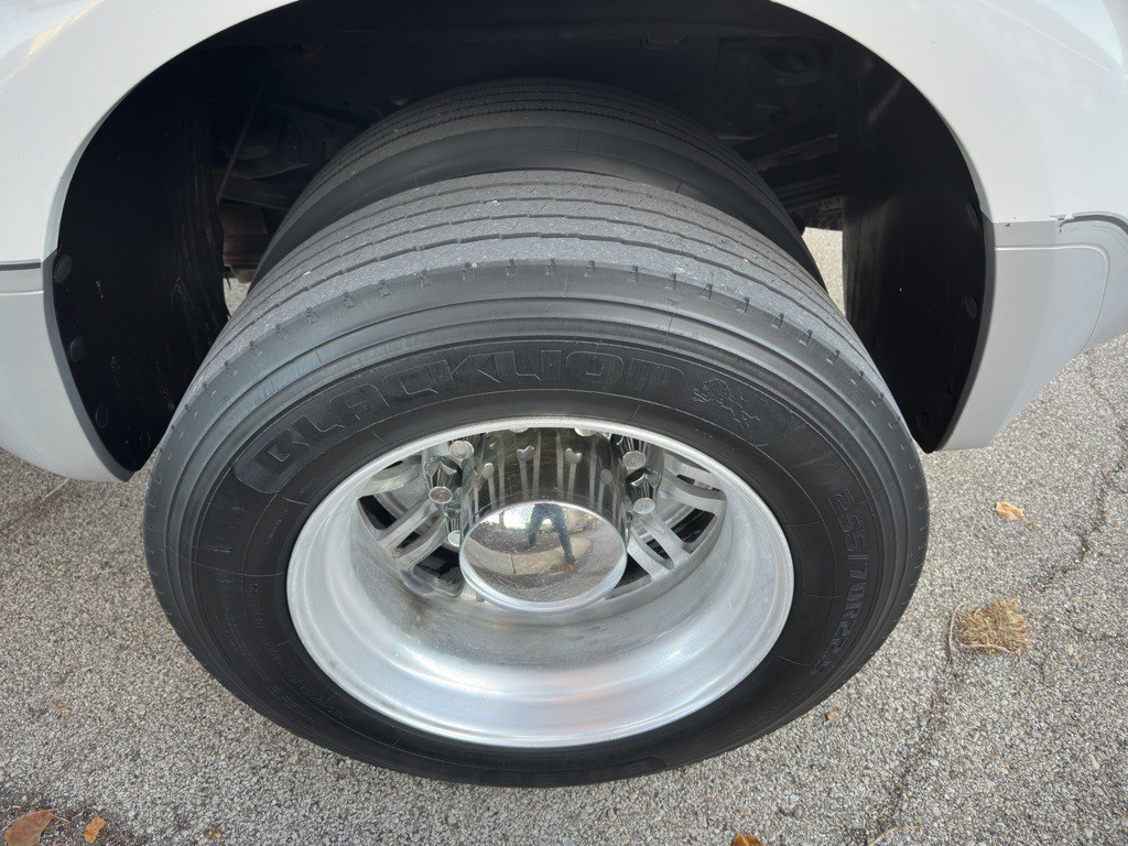 2005 Ford F-350 Image 30