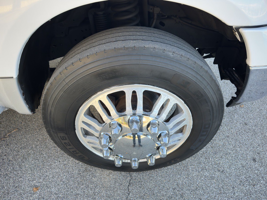 2005 Ford F-350 Image 32