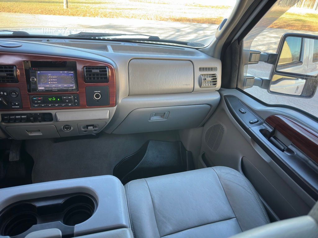 2005 Ford F-350 Image 9