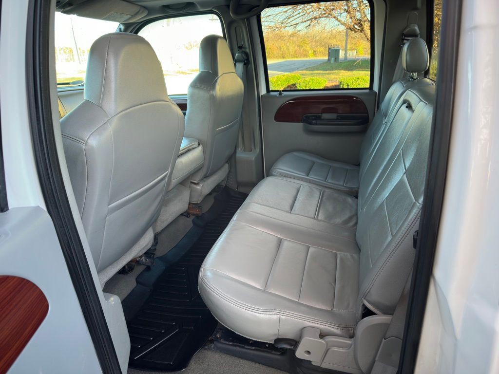 2005 Ford F-350 Image 11