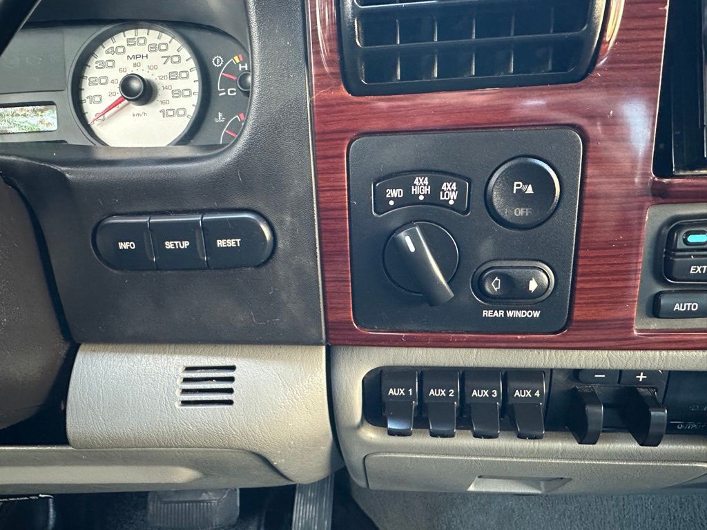 2005 Ford F-350 Image 20