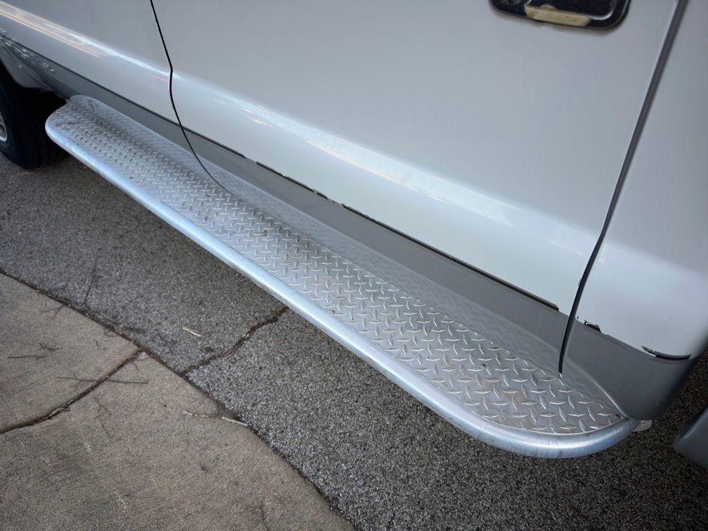 2005 Ford F-350 Image 25