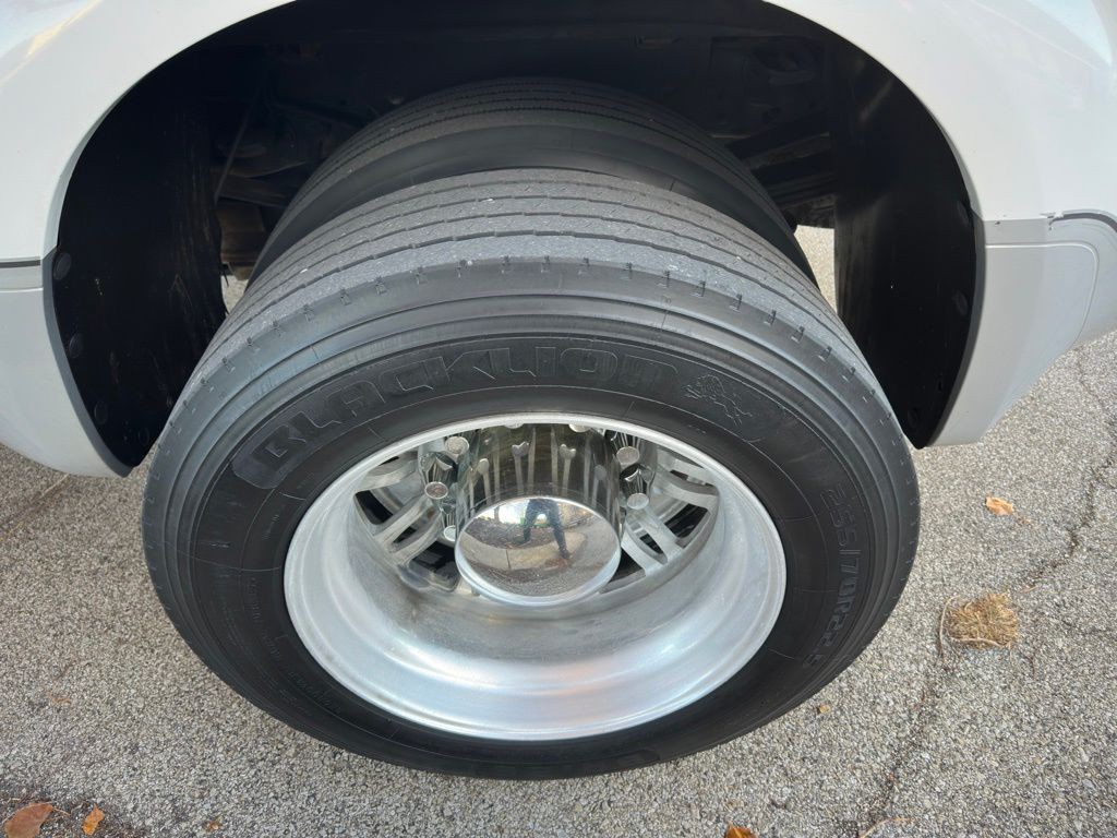 2005 Ford F-350 Image 30