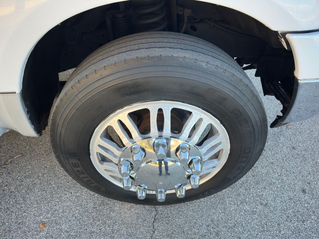 2005 Ford F-350 Image 32