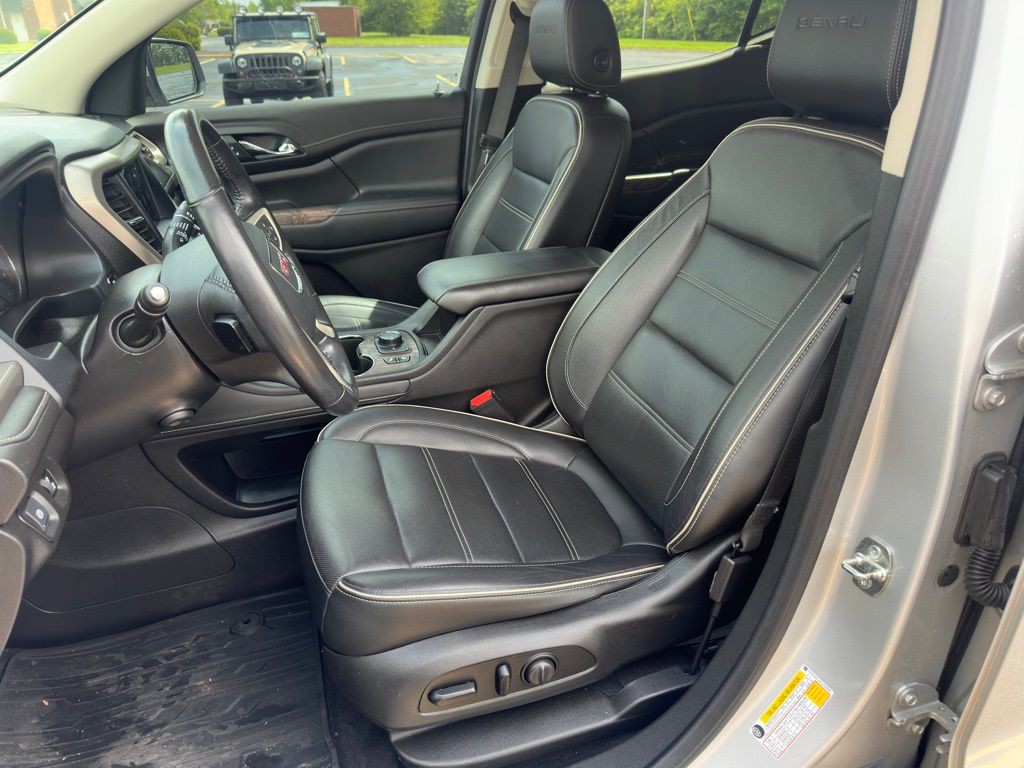 2020 GMC Acadia Image 10