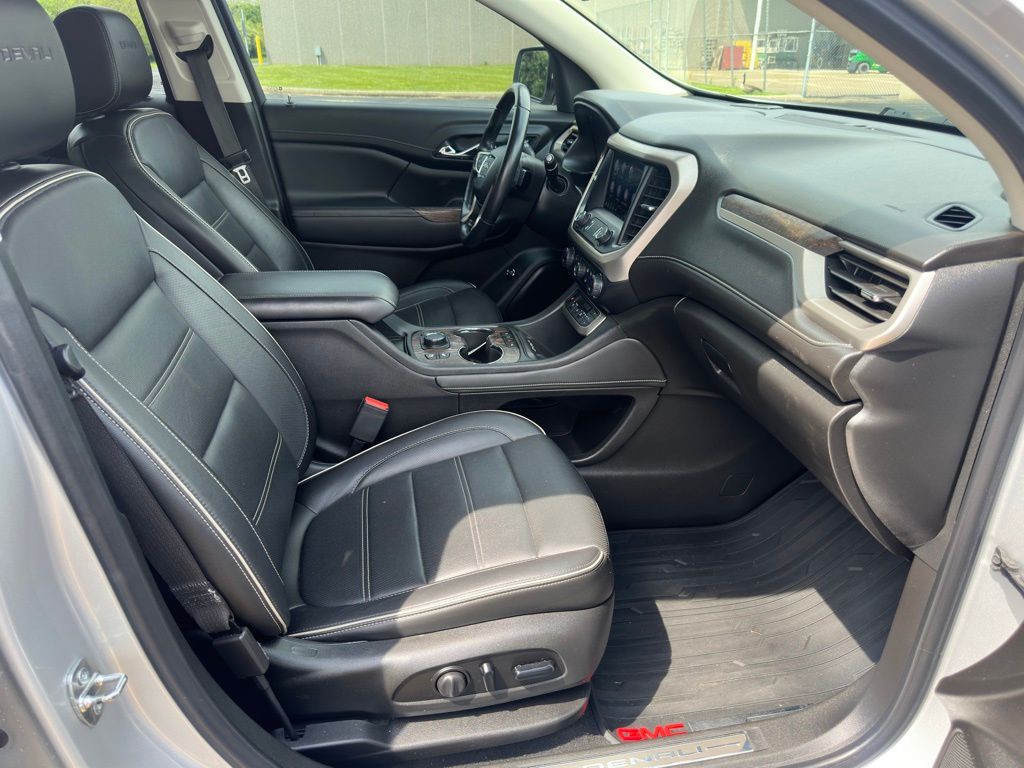 2020 GMC Acadia Image 15