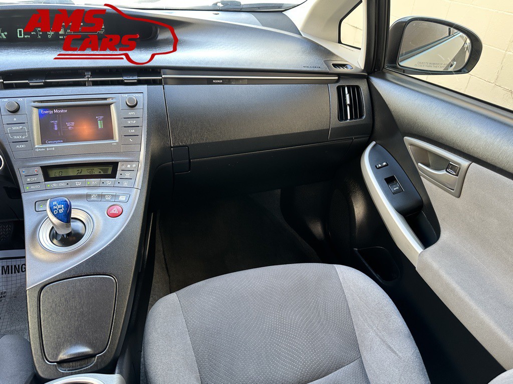 2012 Toyota Prius Image 9