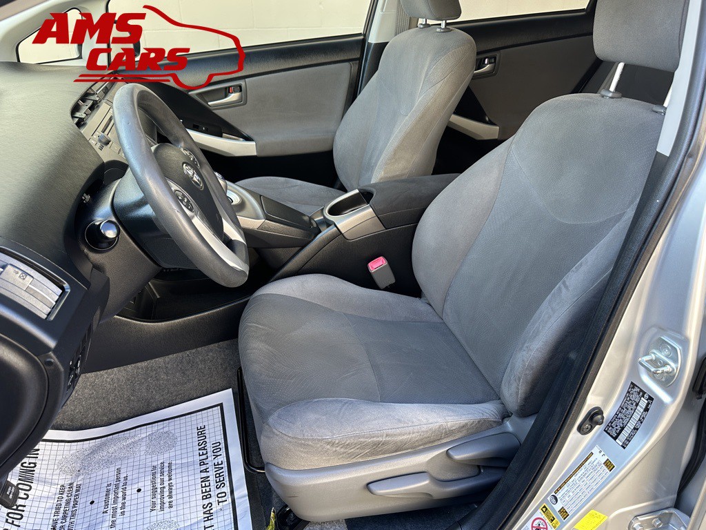 2012 Toyota Prius Image 11