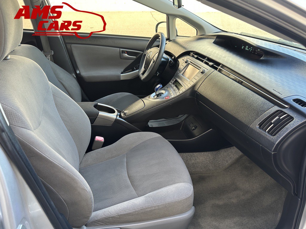 2012 Toyota Prius Image 17