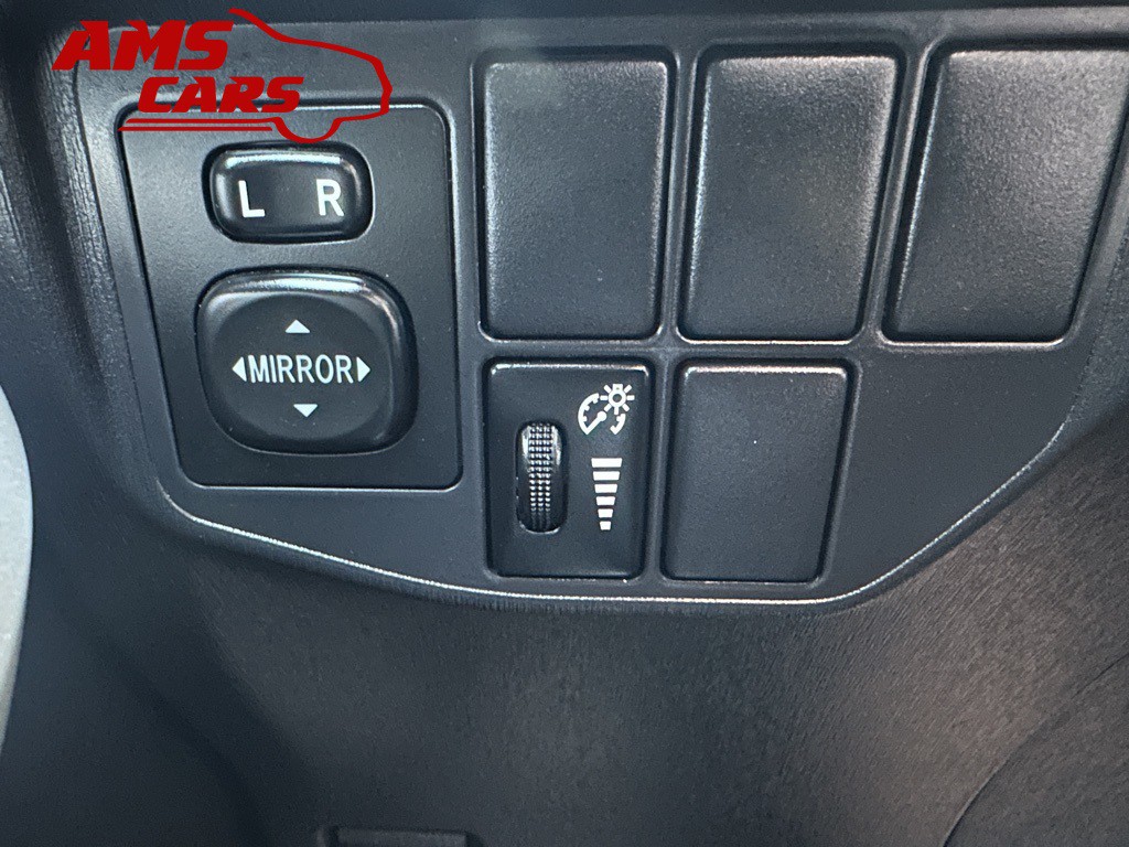 2012 Toyota Prius Image 25