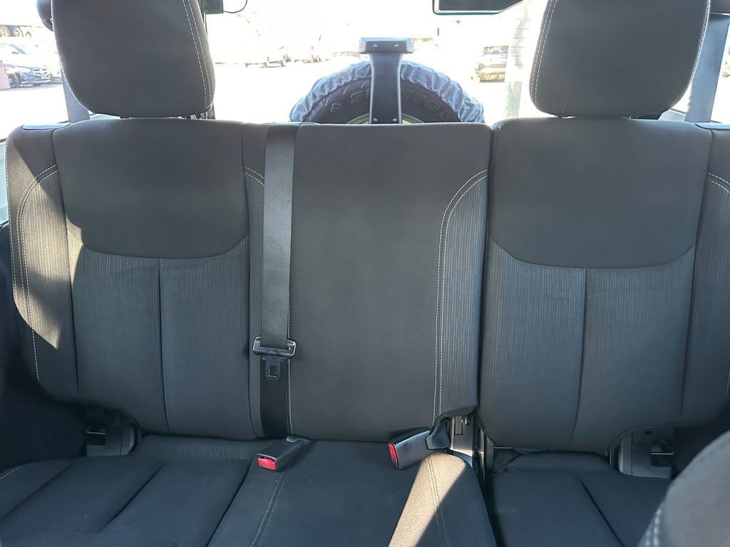 2016 Jeep Wrangler Image 25