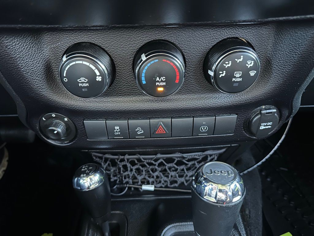 2016 Jeep Wrangler Image 32