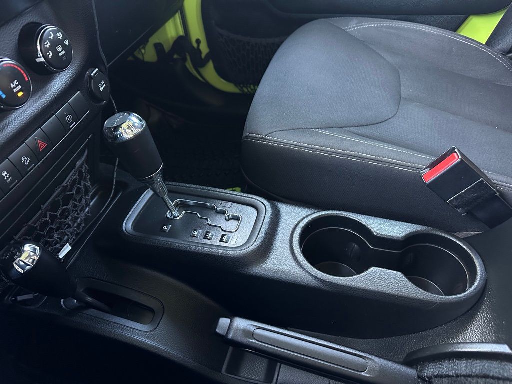 2016 Jeep Wrangler Image 33