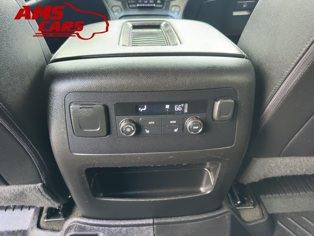 2017 Chevrolet Suburban Image 32