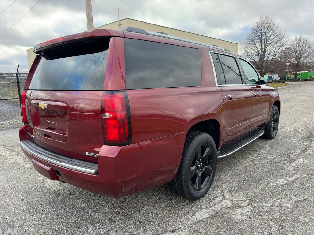 2017 Chevrolet Suburban Image 4