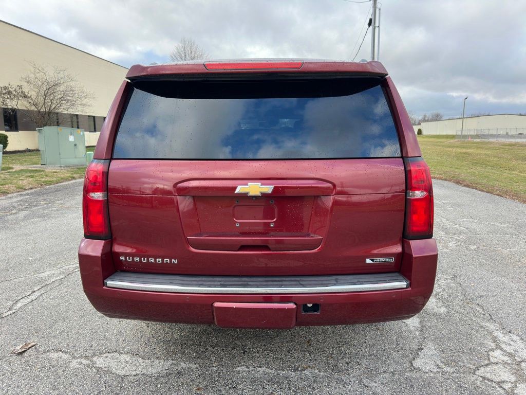 2017 Chevrolet Suburban Image 5
