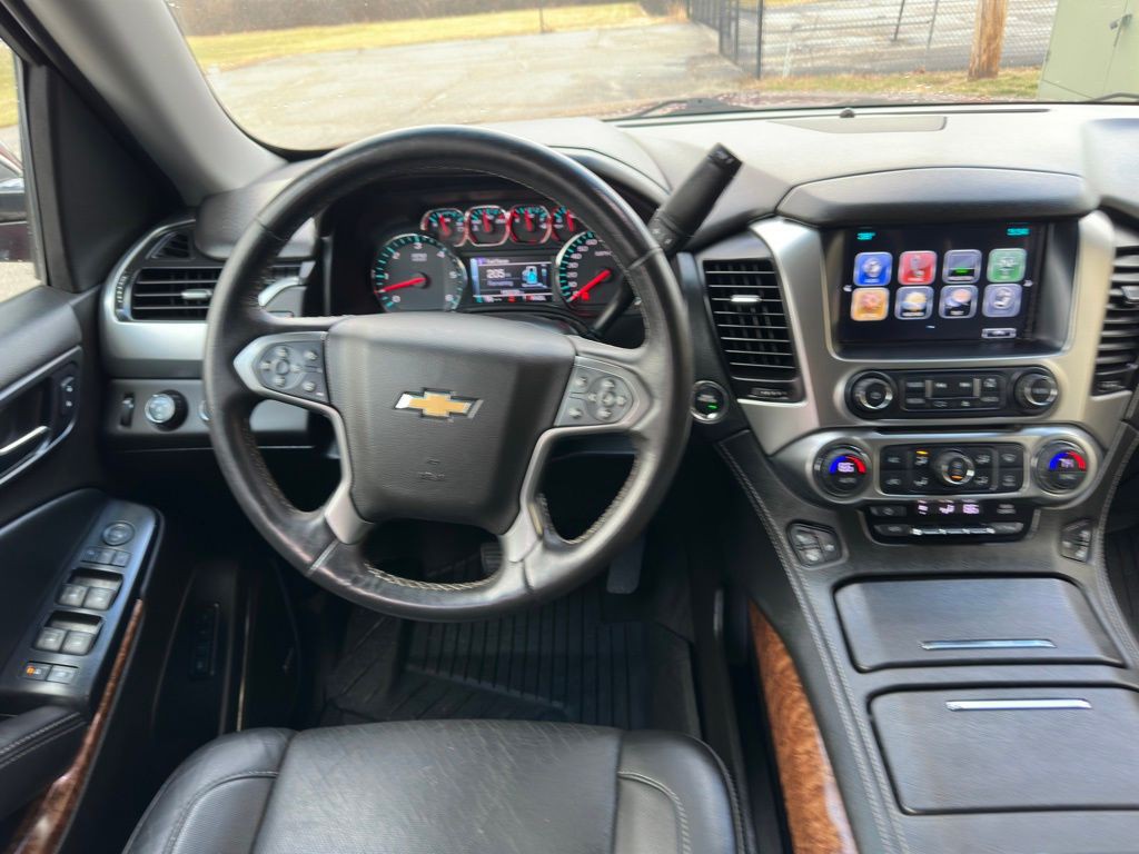 2017 Chevrolet Suburban Image 7