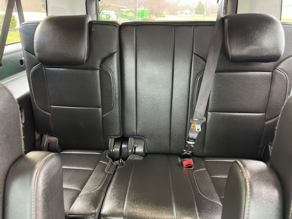 2017 Chevrolet Suburban Image 12